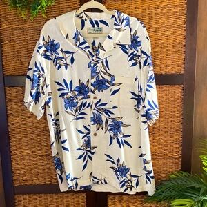 Havana Jacks cafe XL cream with blue and gray flower Hawaiian dress shirt